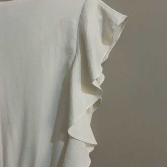 She+Sky White romper with v neck and ruffle sleeves - Picture 5 of 7